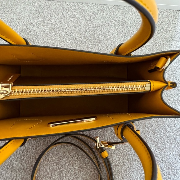 Michael Kors Mercer Purse - Picture 4 of 4